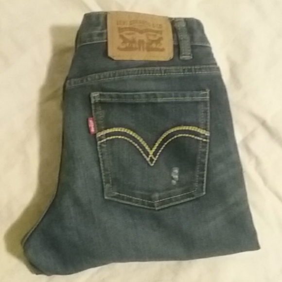 levi's distressed boyfriend jeans
